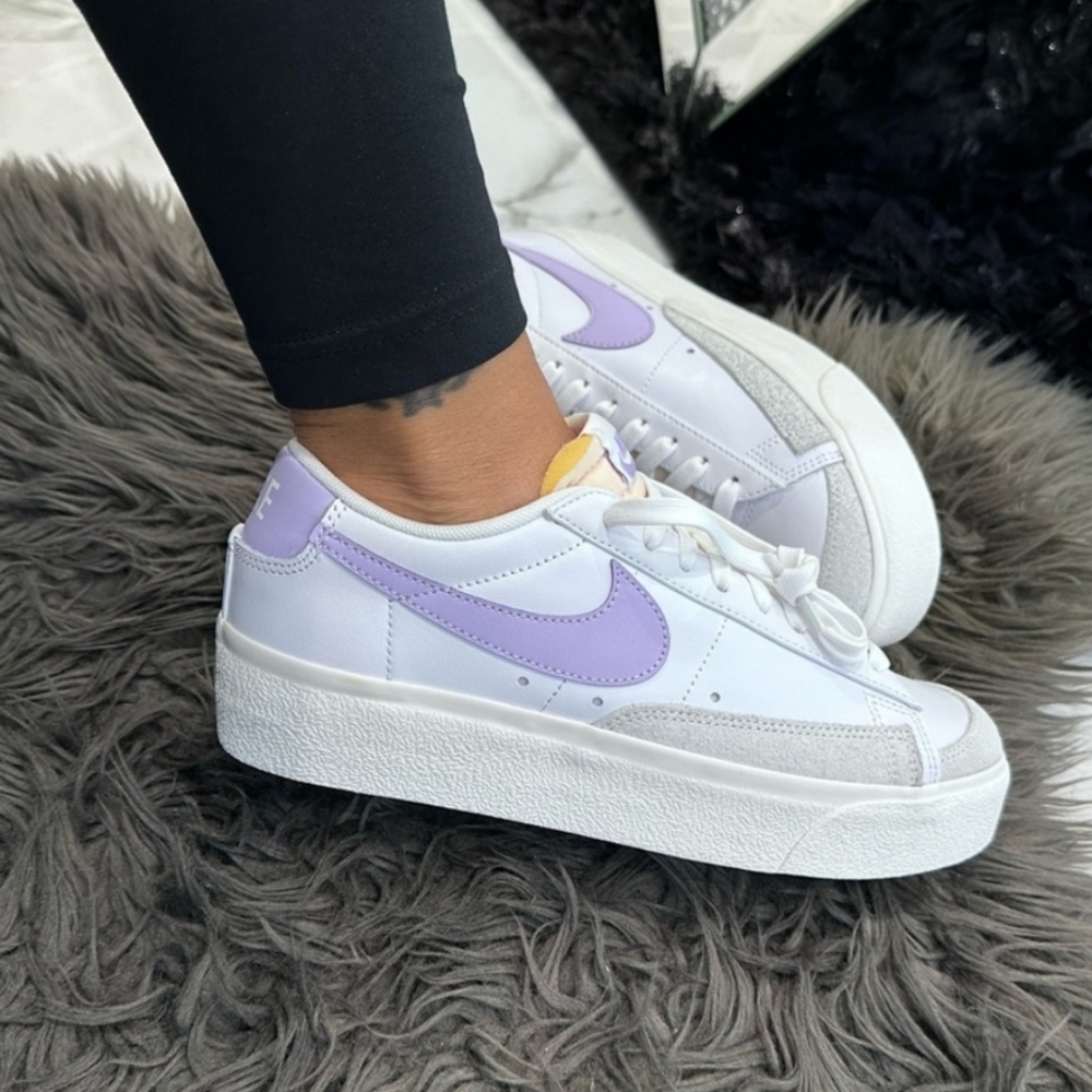 Nike Blazer Low 77 Platform/Streetwear Athletic Shoes Size 7.5 for Women - Picture 1 of 12